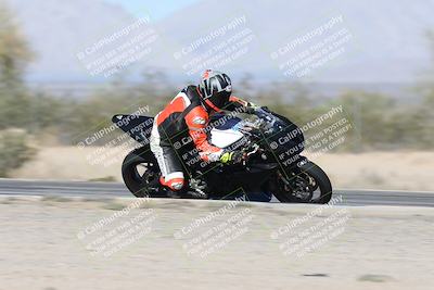 media/Dec-01-2025-Moto Forza (Mon) [[2daa91e15f]]/3-Beginner Group/Session 2 (Turn 7 Inside Pans)/